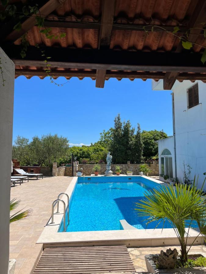 Gorana Apartman With Swimming Pool Apartment Jelsa  Exterior photo