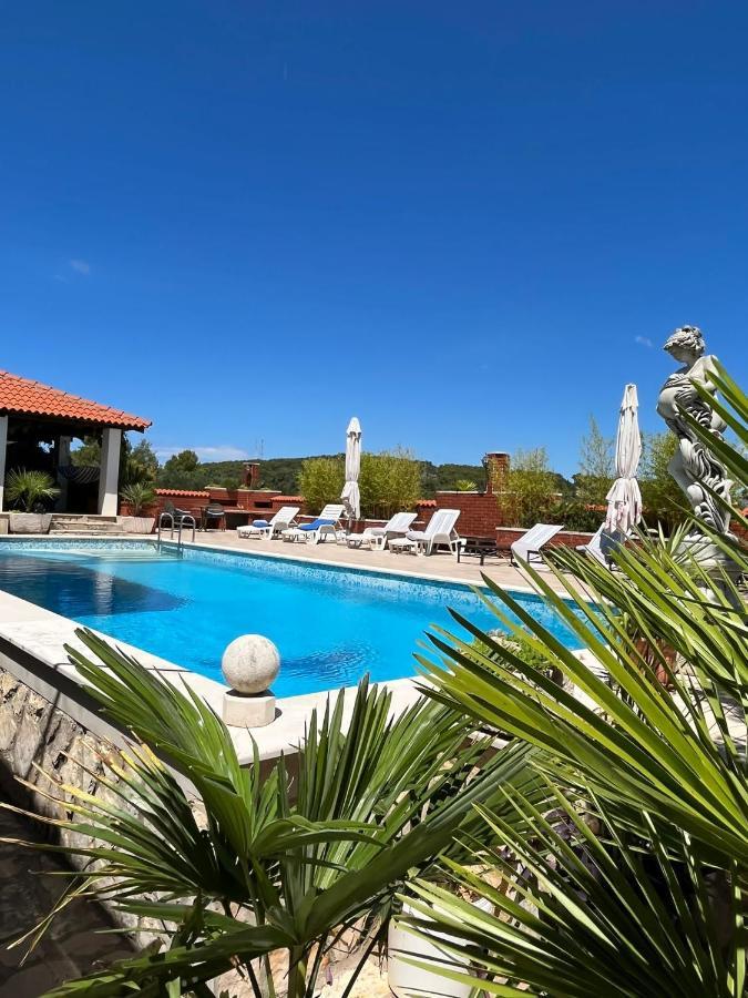Gorana Apartman With Swimming Pool Apartment Jelsa  Exterior photo
