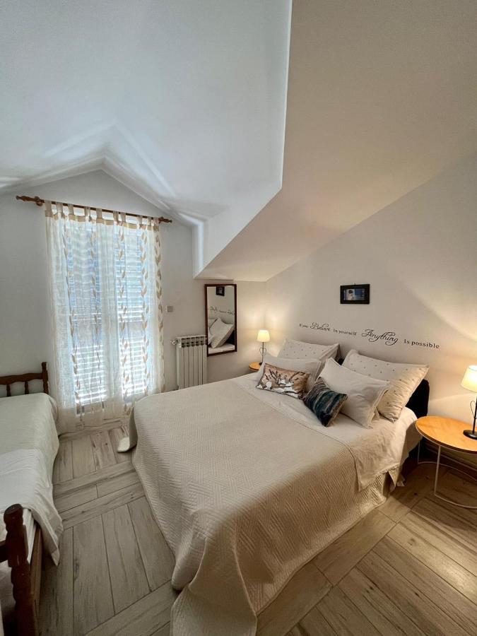 Gorana Apartman With Swimming Pool Apartment Jelsa  Exterior photo
