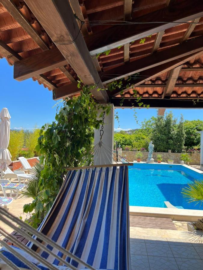 Gorana Apartman With Swimming Pool Apartment Jelsa  Exterior photo